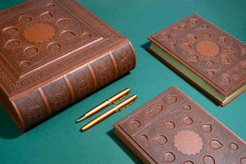 کد 67 : ست نفیس برجسته خشتی زرین